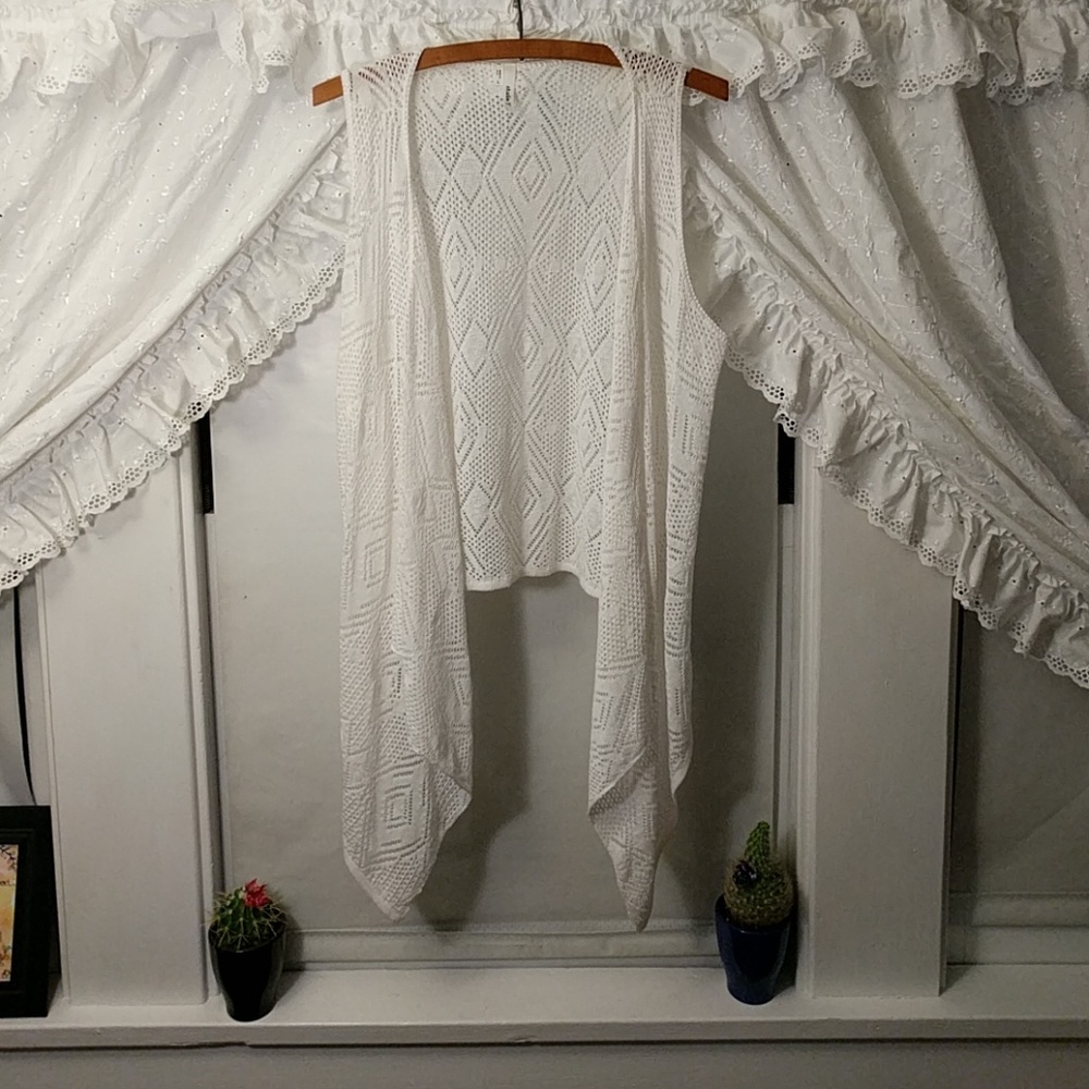 White lace vest